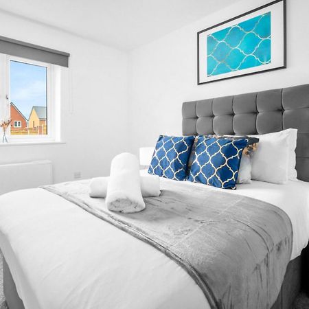 New 2 Bedroom Deluxe Apartment - Parking - Wifi & Netflix - Top Rated - 50C Cradley Heath Esterno foto