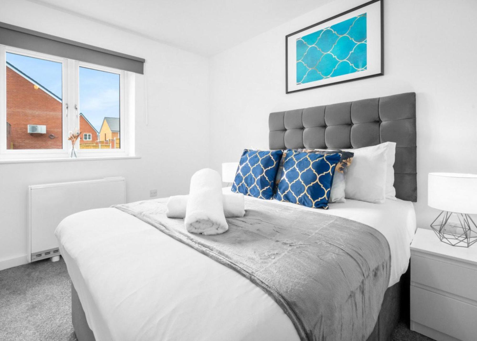 New 2 Bedroom Deluxe Apartment - Parking - Wifi & Netflix - Top Rated - 50C Cradley Heath Esterno foto